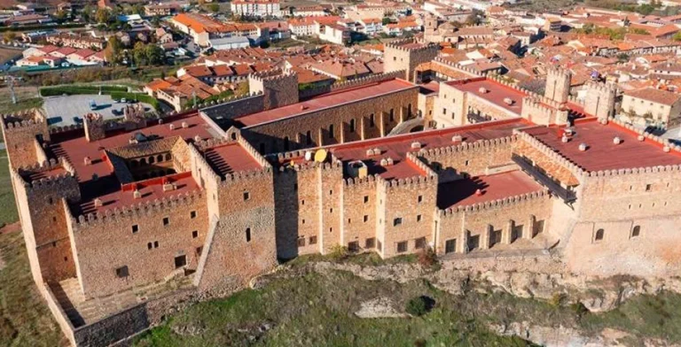 Castillos de Castilla - La Mancha: castillo - parador de Sigüenza